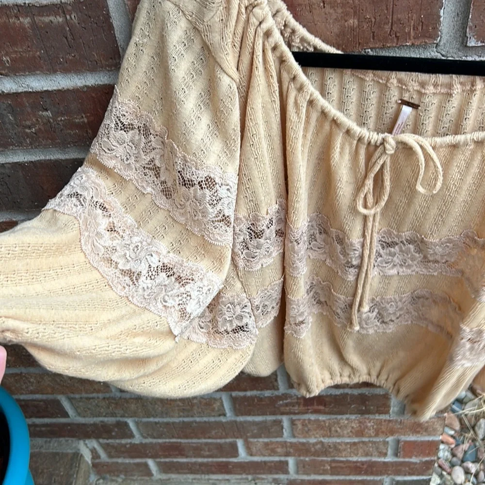 FREE PEOPLE Ladies S Elegant Cream & Lace Women's Crop Top